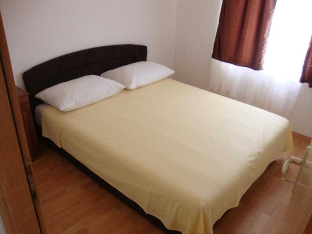 Apartment Mara Primosten